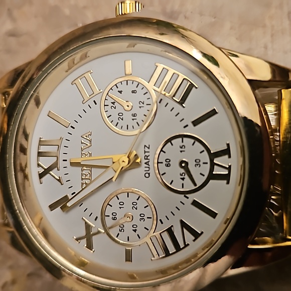 Mens gold and white geneva quarts watch brand new - Picture 2 of 2